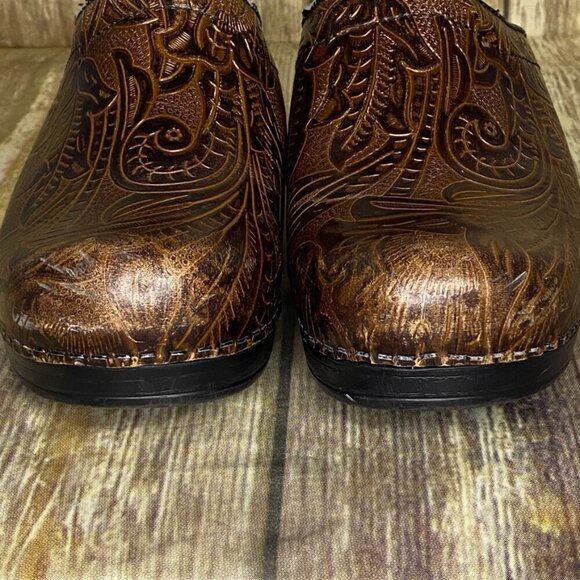 Dansko Stamped Leather Professional Clogs Women's Size 39 (US 8.5-9) - Picture 6 of 11